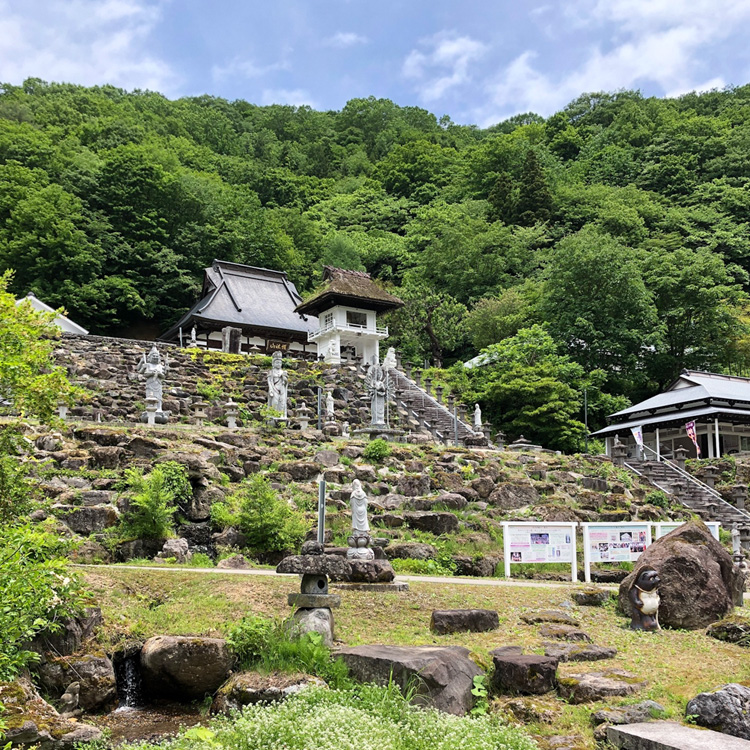 護法山正雲寺 会津本山 正雲寺は誰もが気持ちよく集える「みんなのお寺」です。 お寺でお葬式をする