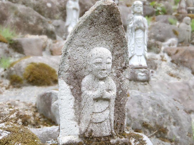 護法山正雲寺 会津本山 正雲寺は誰もが気持ちよく集える「みんなのお寺」です。 故人を供養する