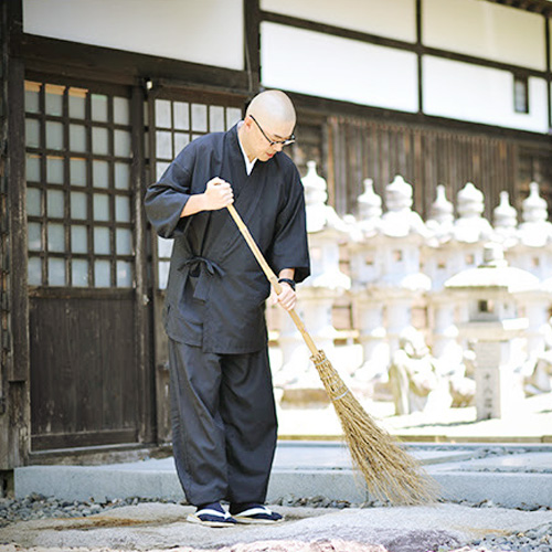護法山正雲寺 会津本山 正雲寺は誰もが気持ちよく集える「みんなのお寺」です。 出家して修行する