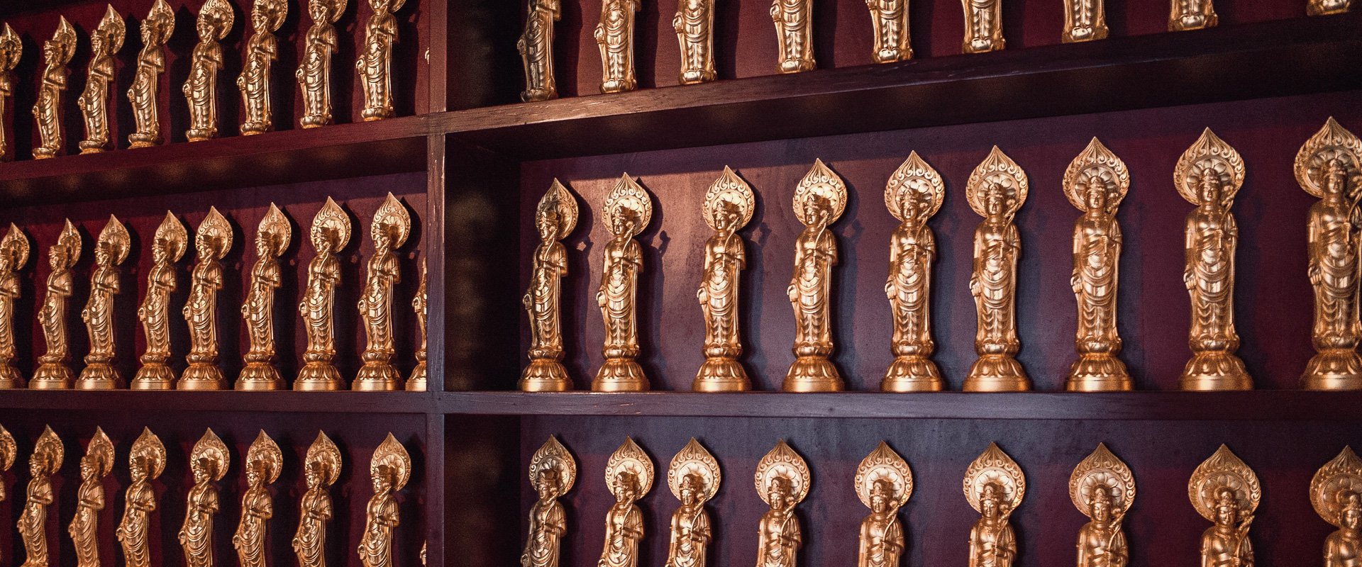 護法山正雲寺 会津本山 正雲寺は誰もが気持ちよく集える「みんなのお寺」です。 祈願をする